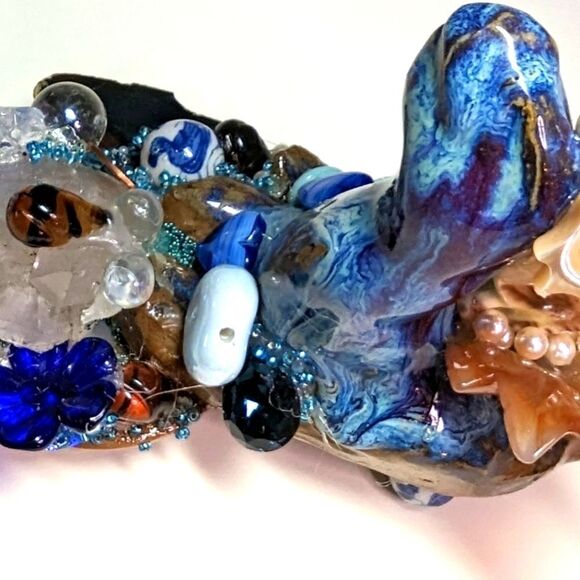 Wendy Gell Minature Sculpture Baby Dragon with Quartz Crystal, Rainbow Heart. - Picture 4 of 4